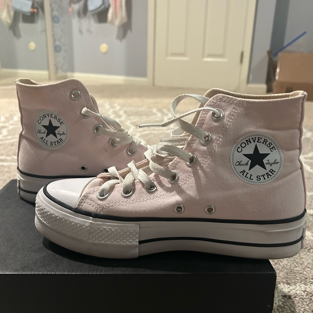 Light pink converse size 7.5